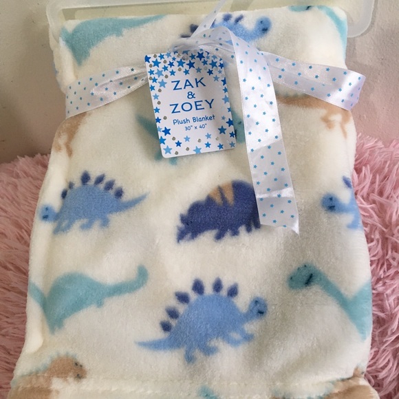 New baby bottles and blanket - Picture 2 of 6